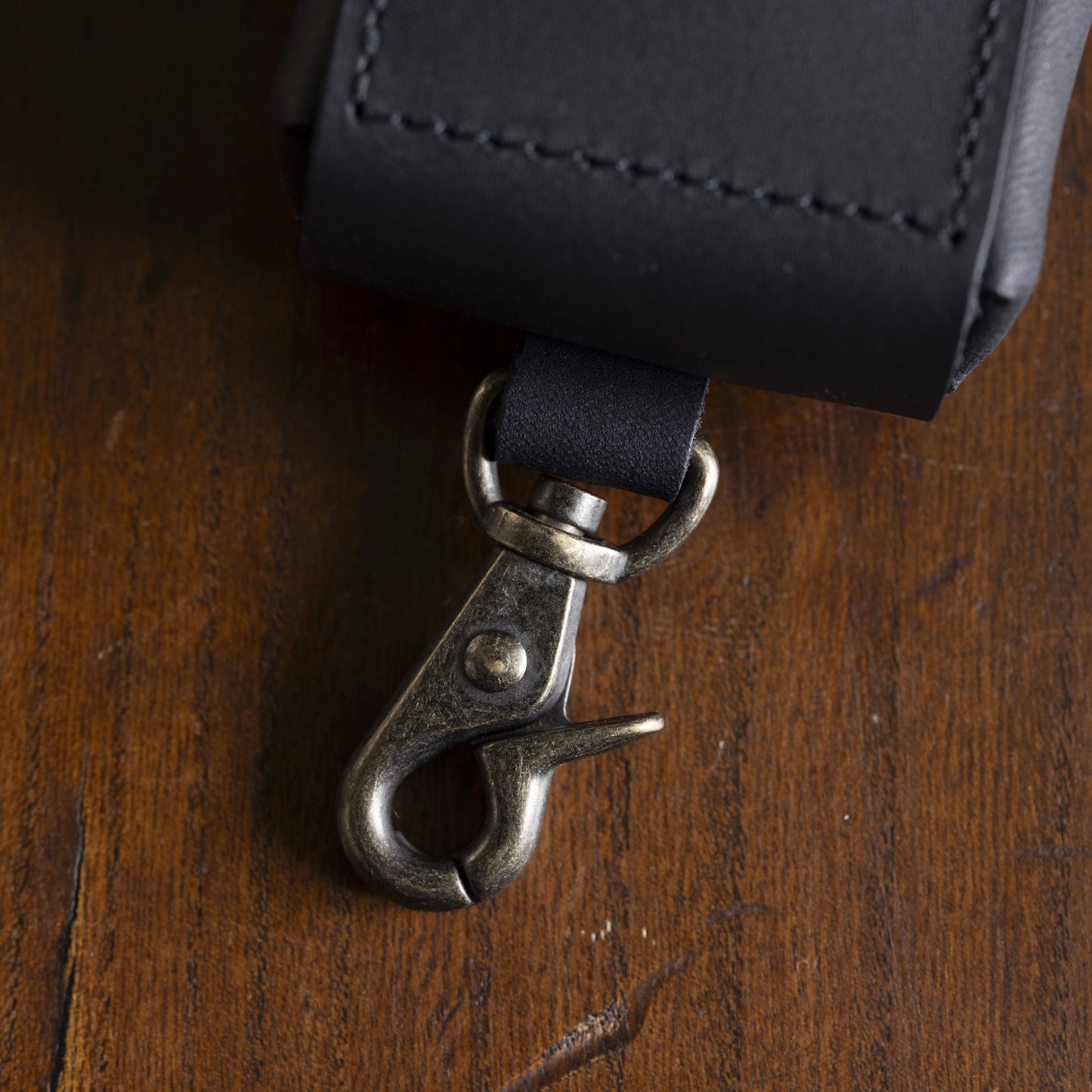 イヤホンケース「防水レザー × サステナブル」 長く使えるものを。小物から。