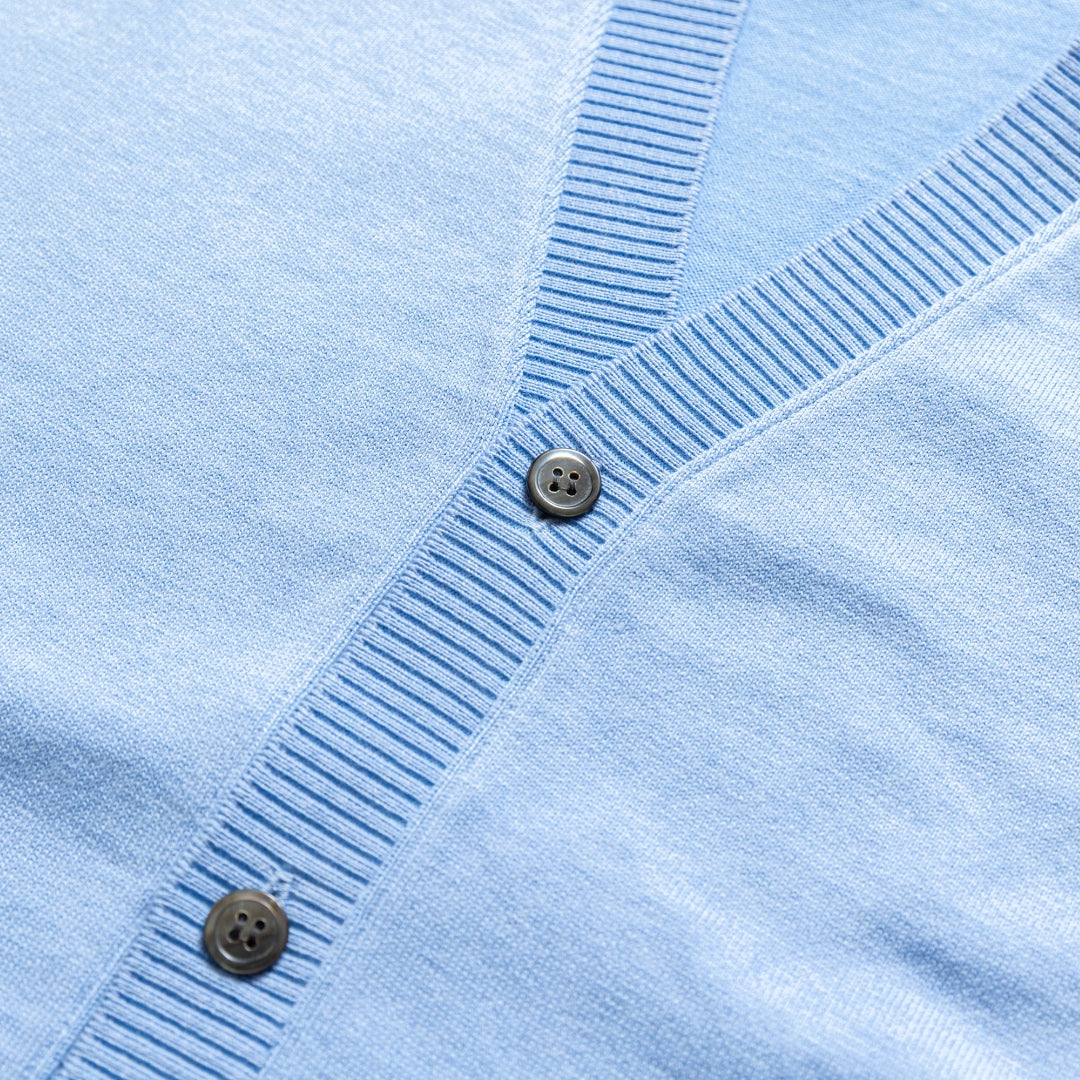 カシミヤ&コットン 着るとなぜか褒められる「上品な"カーディガン」