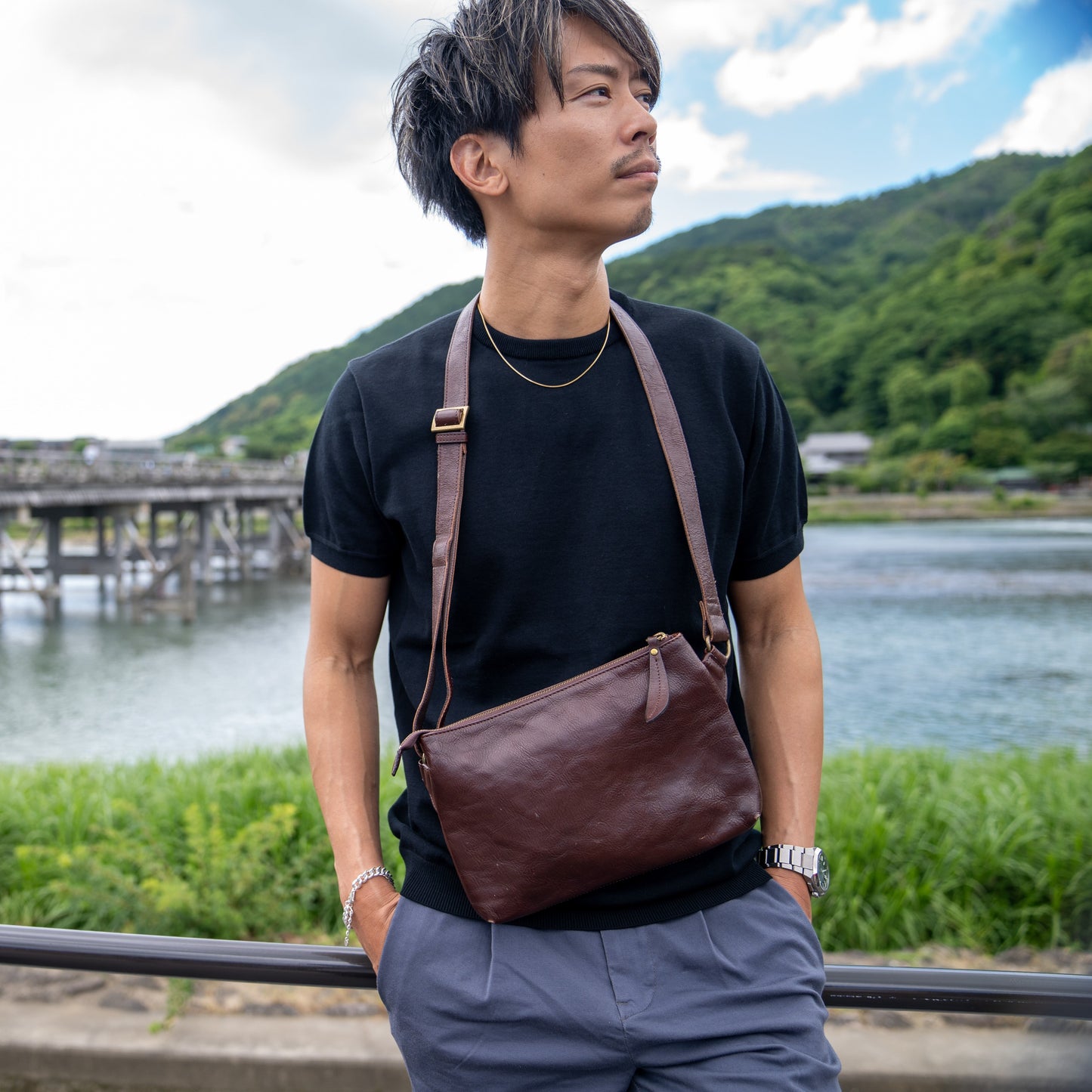 洒落た「本革ボディーバッグ」☆満足度99.4%☆
