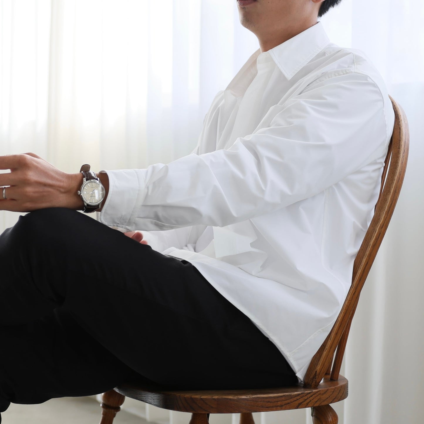 デートで着る「シワになりにくいシャツ」
