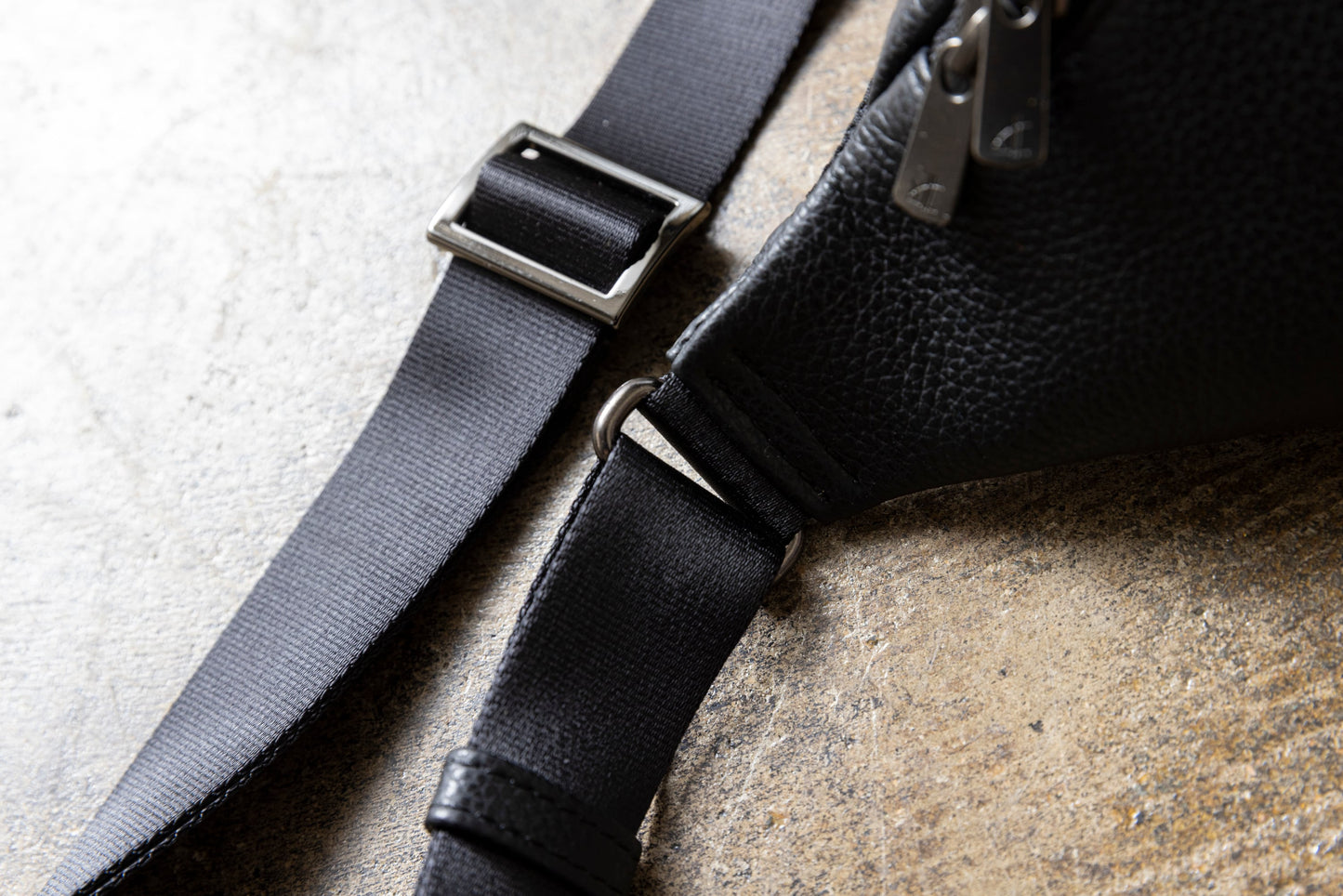 『ウエストバッグ』上質レザーでつくる、大人の贅沢。