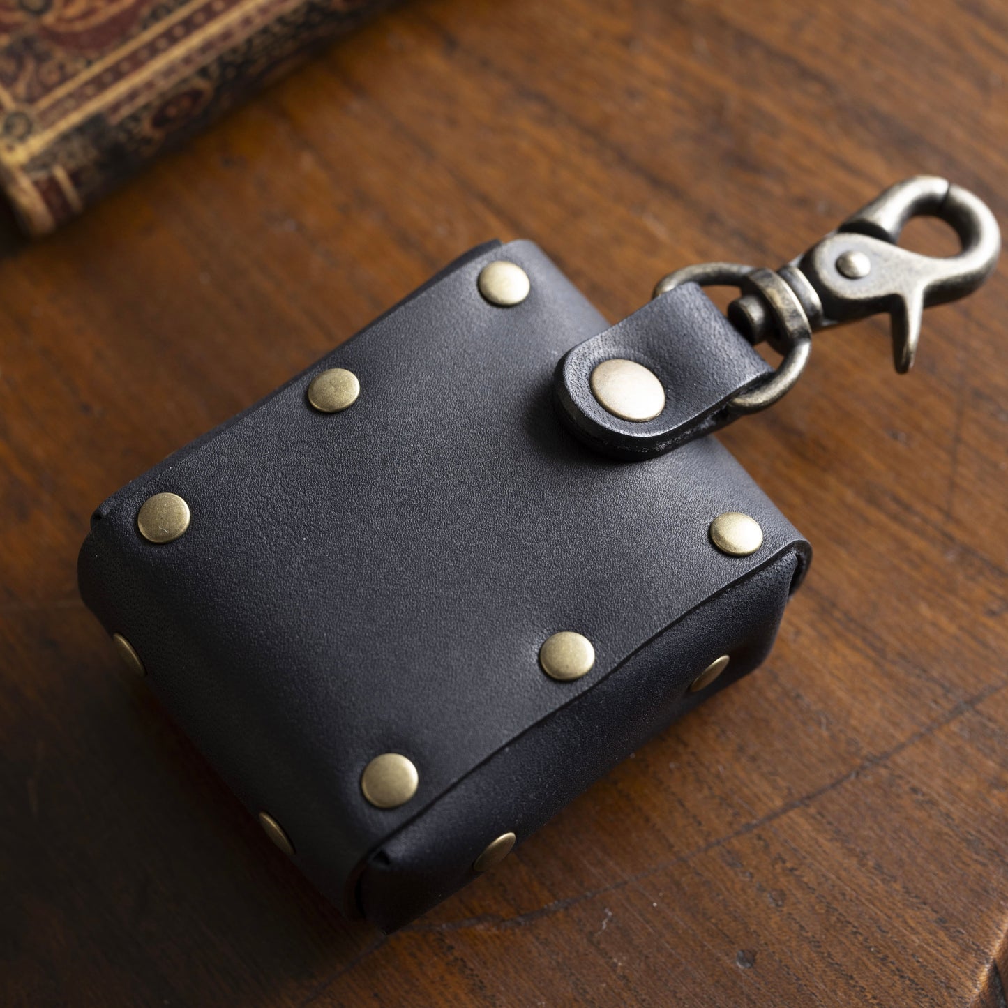 イヤホンケース「防水レザー × サステナブル」 長く使えるものを。小物から。