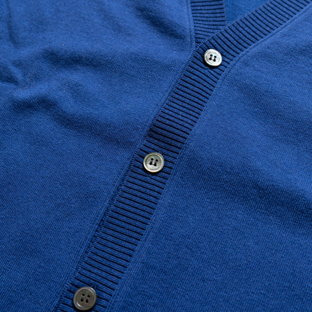 カシミヤ&コットン 着るとなぜか褒められる「上品な"カーディガン」