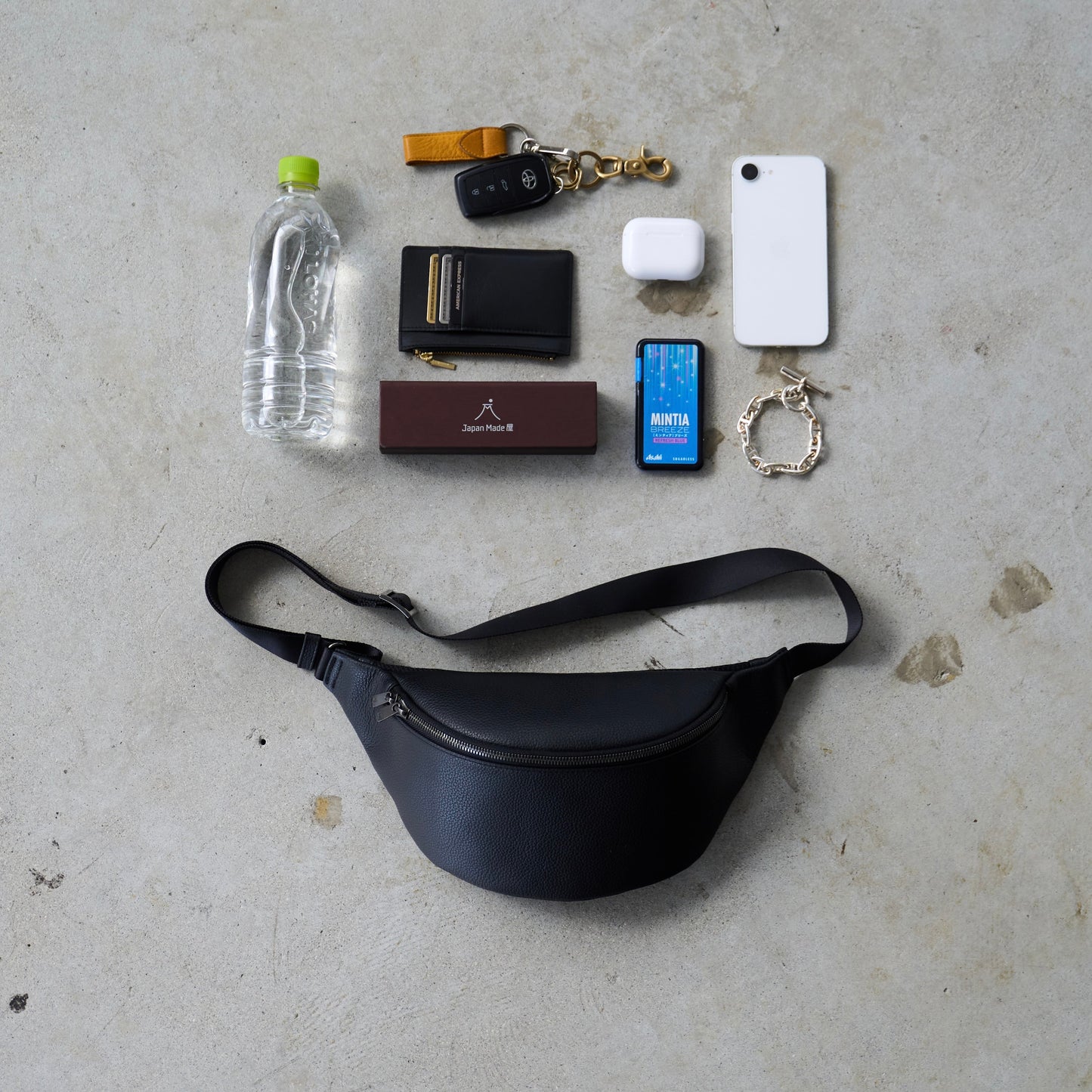 『ウエストバッグ』日常を、上質で運ぶ