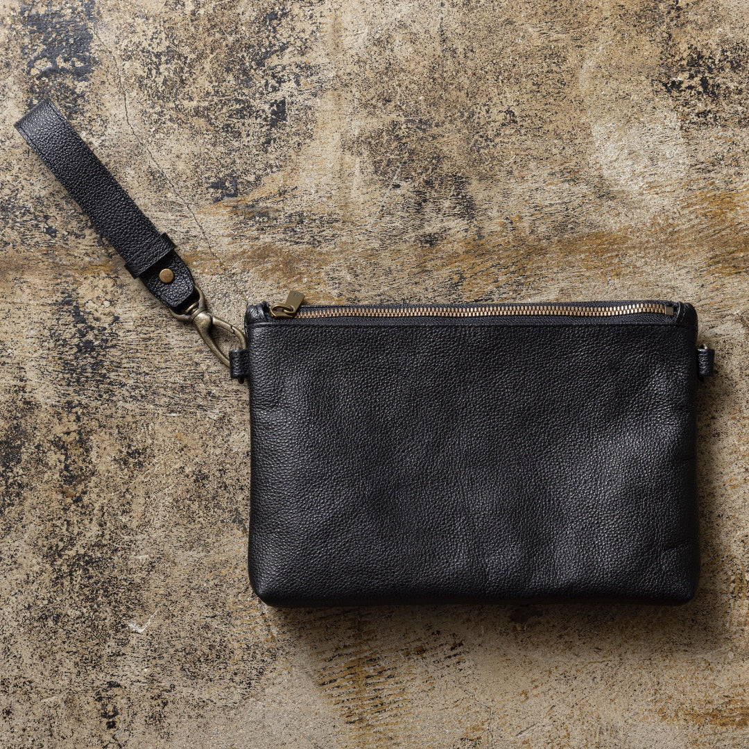 革のダイヤ「黒桟革ショルダーバッグ」（戦国時代から続くレザー）