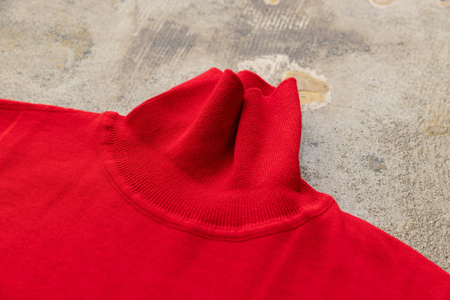 イタリア直輸入の「上品を演出する"タートルネック"」