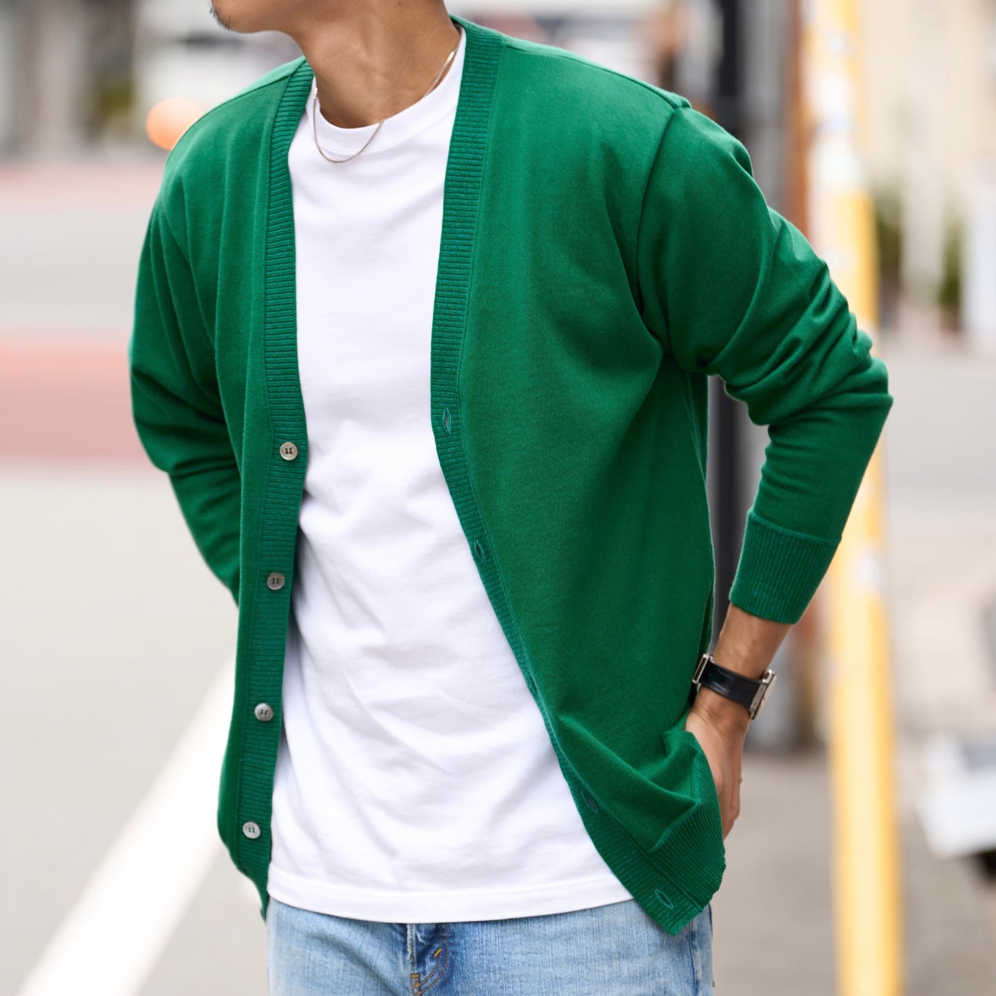 カシミヤ&コットン 着るとなぜか褒められる「上品な"カーディガン」