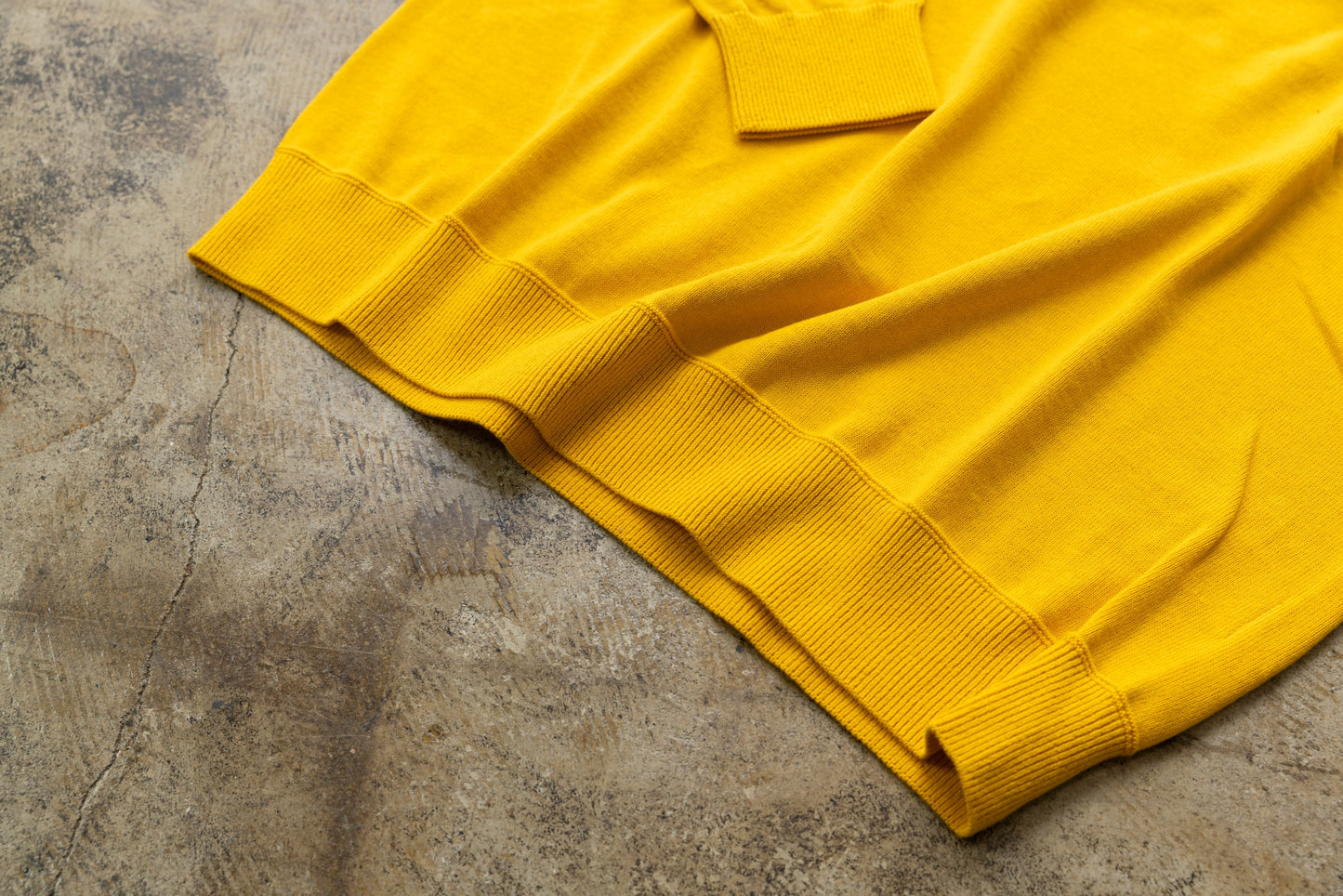 イタリア直輸入の「上品を演出する"タートルネック"」