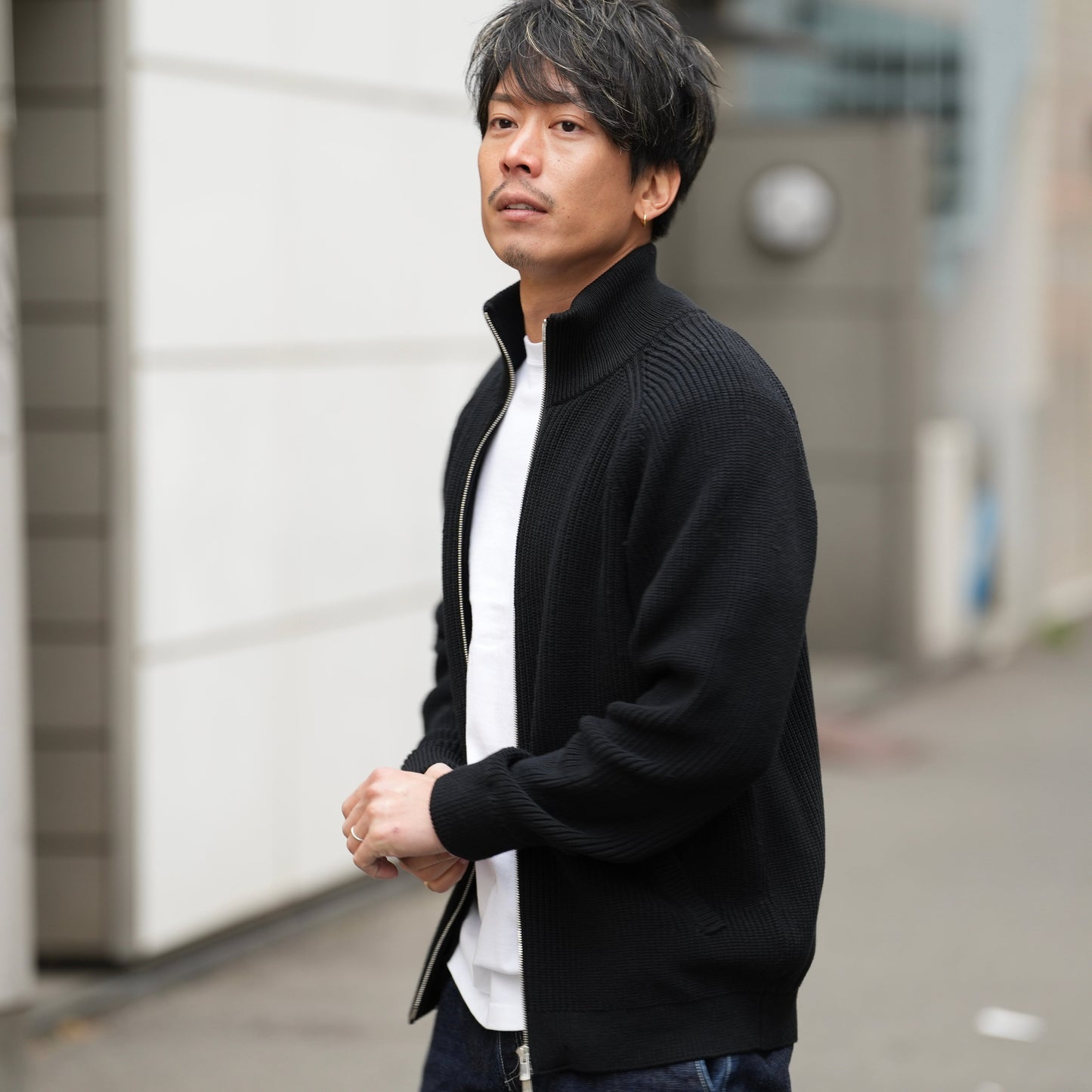 休日のOFFも、仕事のONも。大人の「ドライバーズニット」