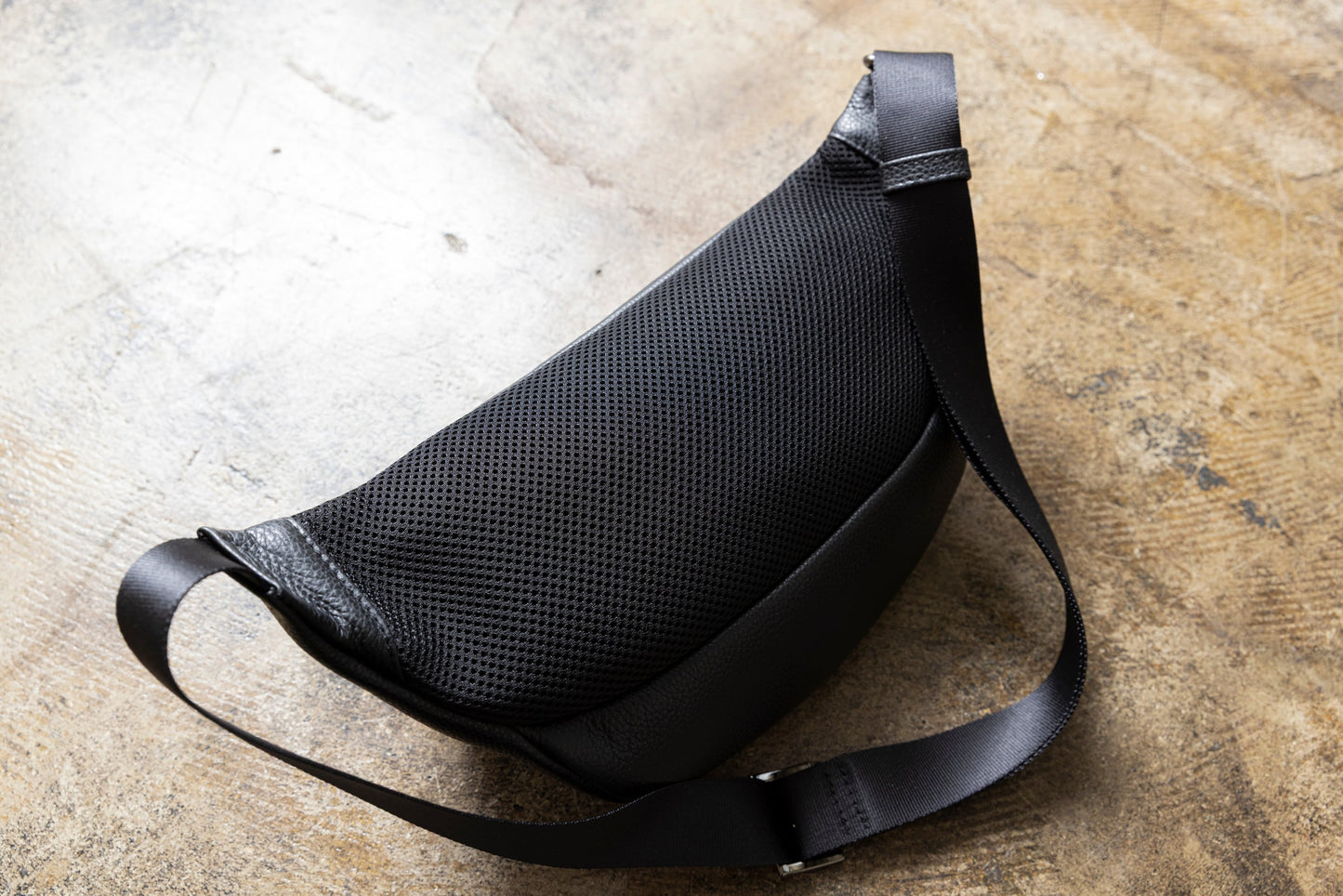 『ウエストバッグ』上質レザーでつくる、大人の贅沢。