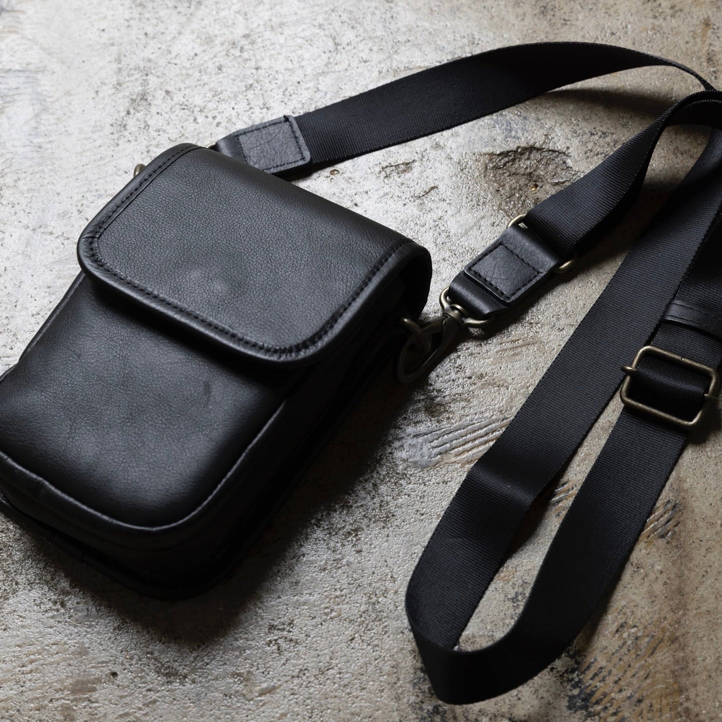 ミニマムなのに、最大限の使い勝手「クロスショルダーバッグ」