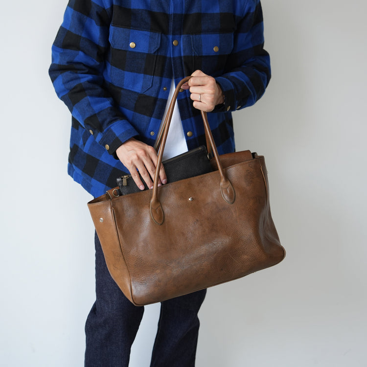 「黒桟革ショルダーバッグ」（Regularサイズ）