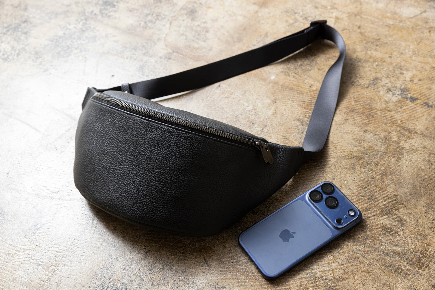 『ウエストバッグ』上質レザーでつくる、大人の贅沢。