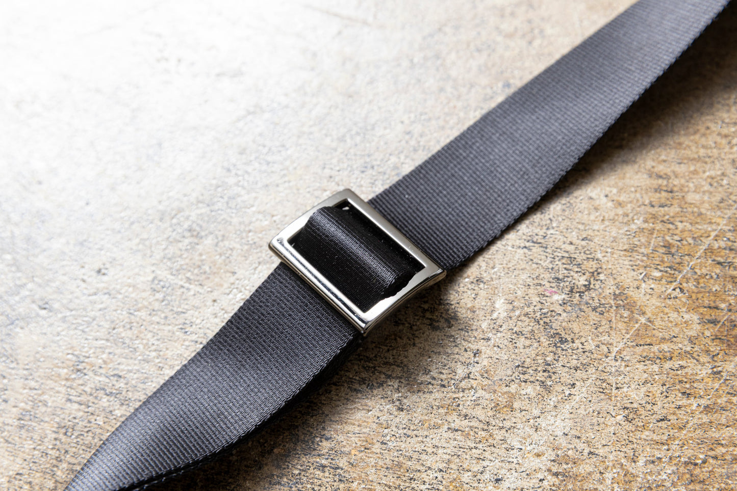 『ウエストバッグ』上質レザーでつくる、大人の贅沢。