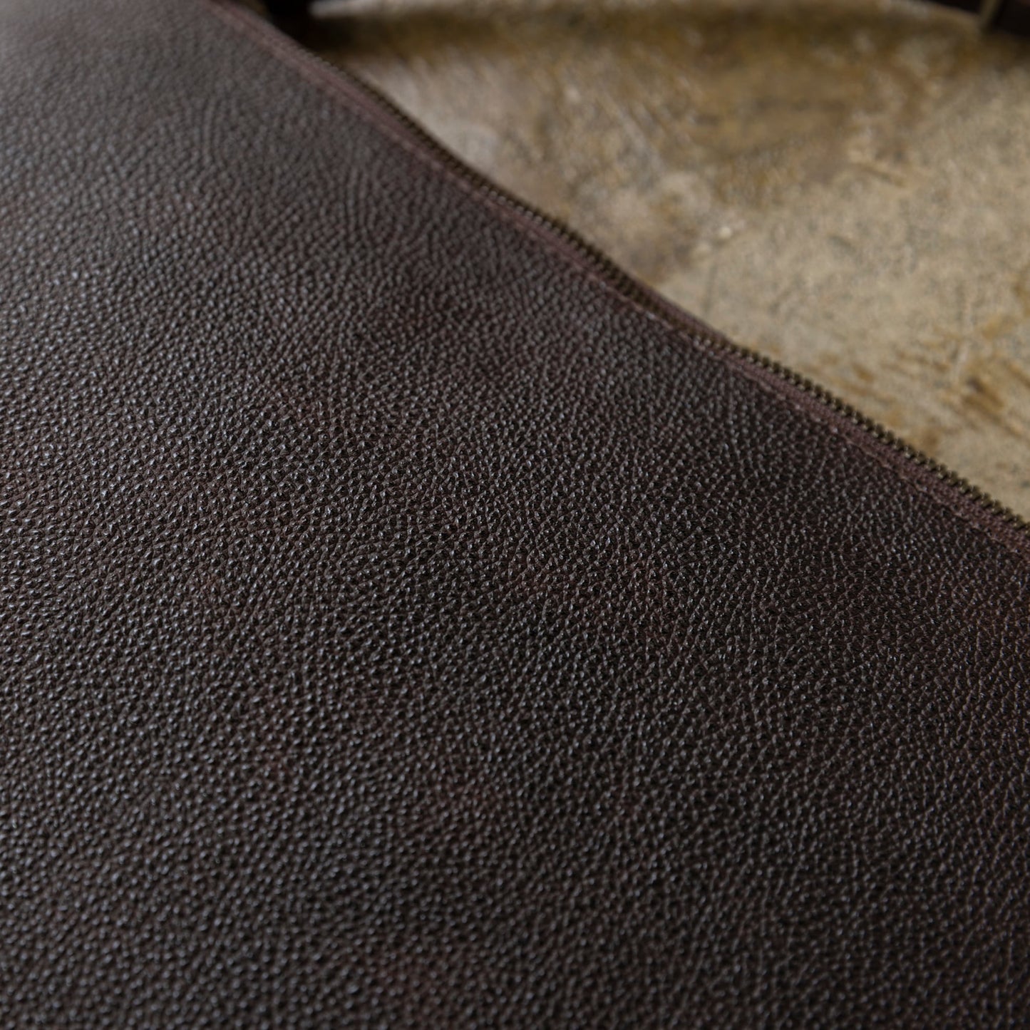 革のダイヤ「黒桟革ショルダーバッグ(大)」（戦国時代から続くレザー）