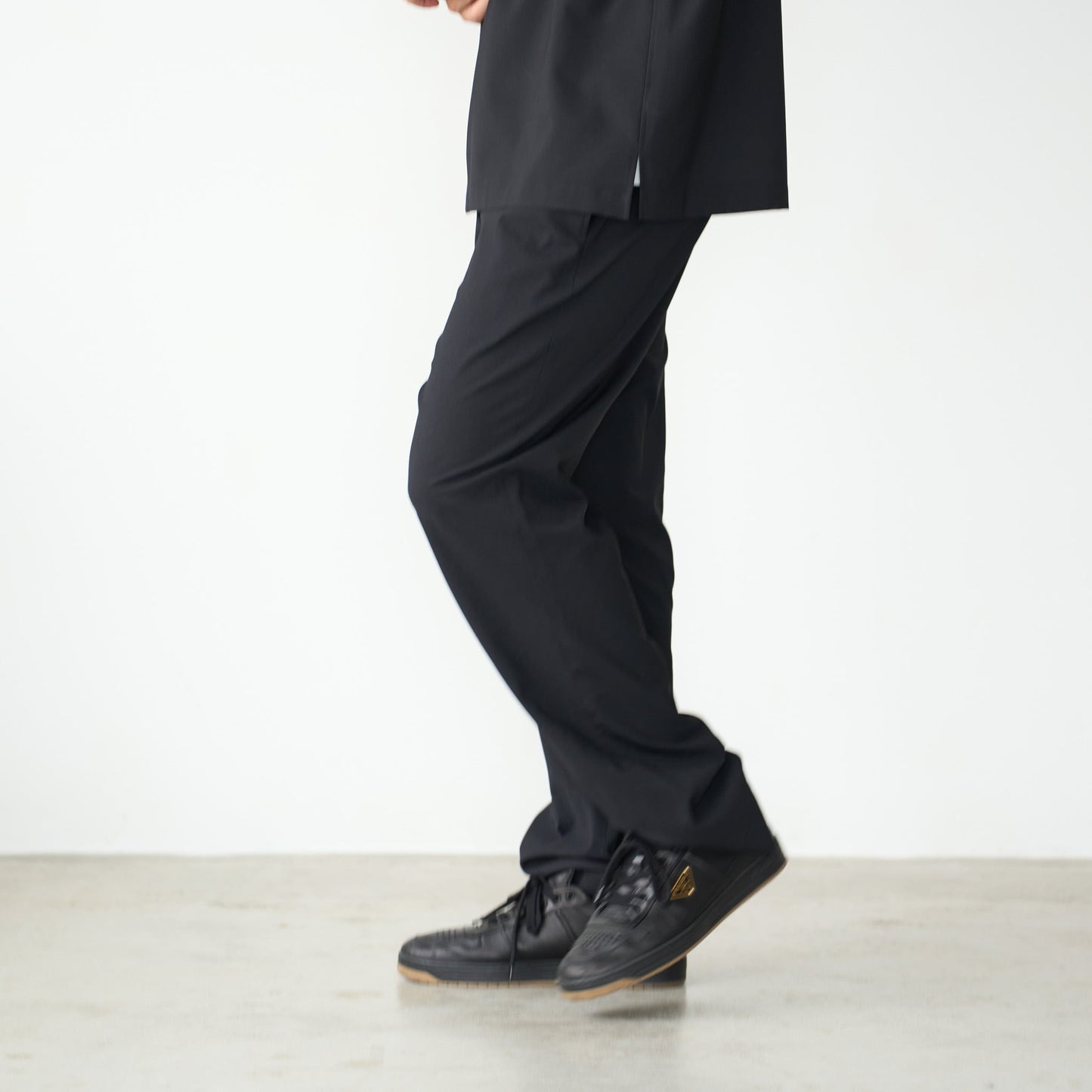 クール素材「イージーパンツ」