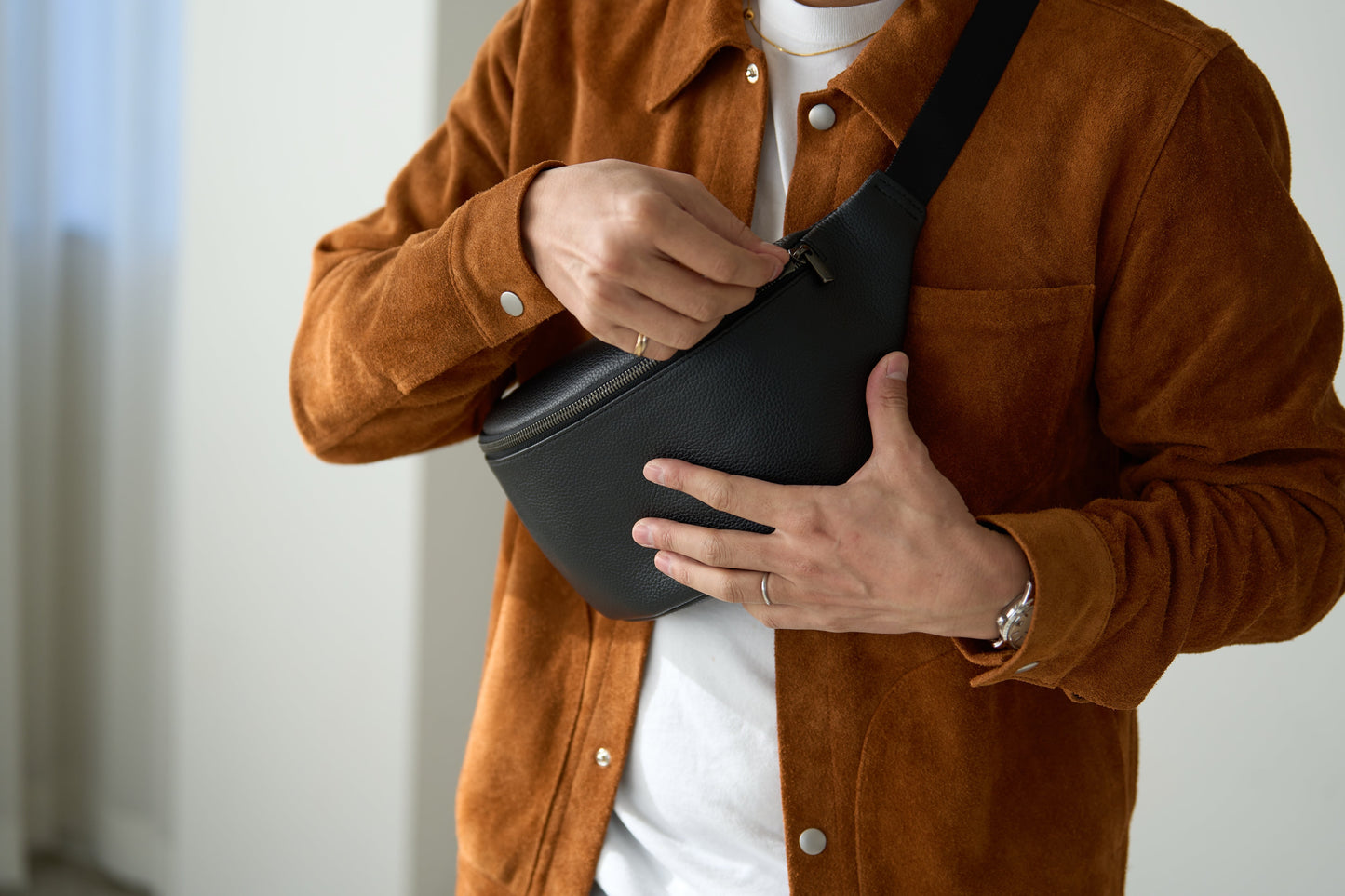 『ウエストバッグ』上質レザーでつくる、大人の贅沢。
