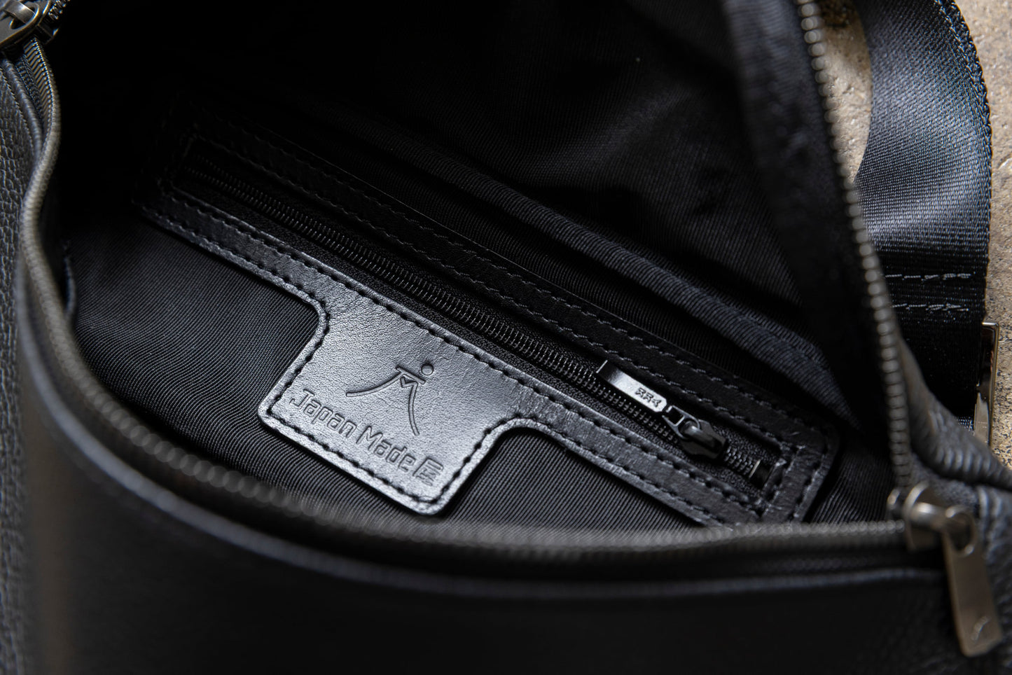 『ウエストバッグ』上質レザーでつくる、大人の贅沢。