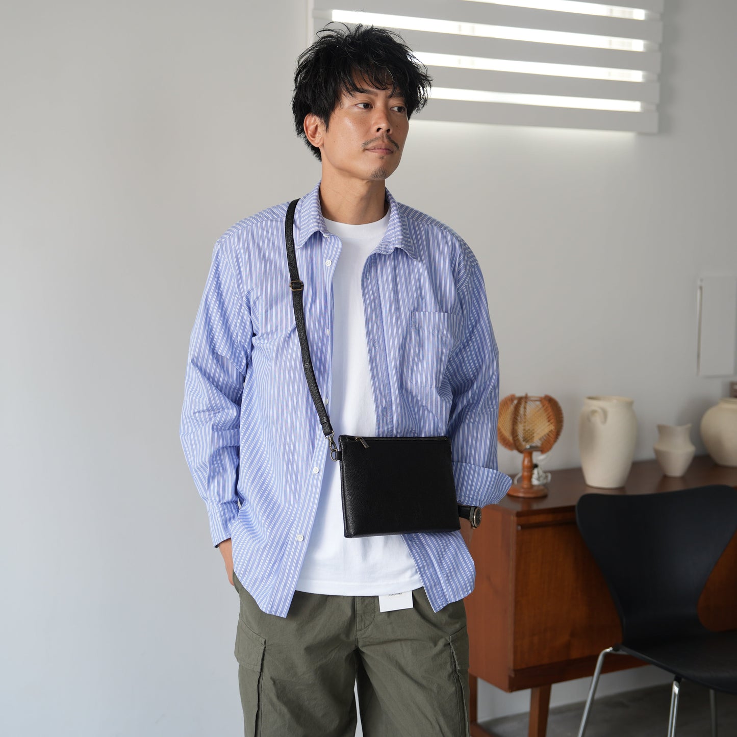 革のダイヤ「黒桟革ショルダーバッグ」（戦国時代から続くレザー）