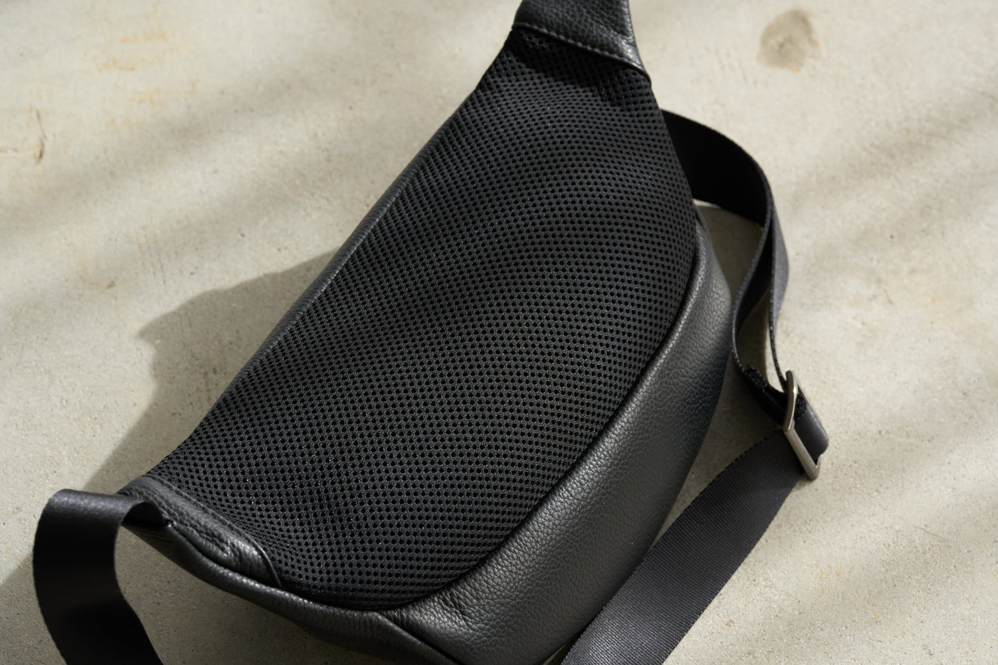 『ウエストバッグ』上質レザーでつくる、大人の贅沢。