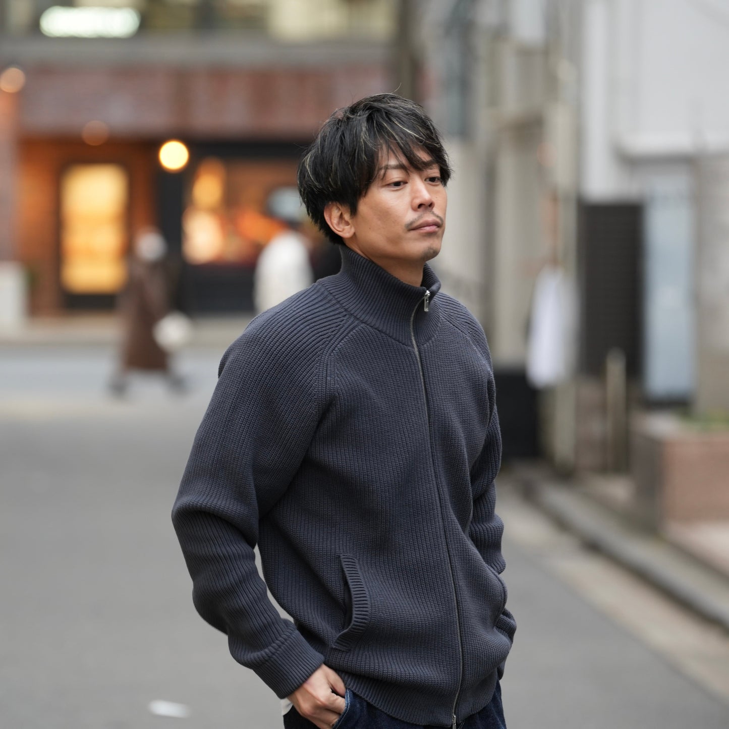 休日のOFFも、仕事のONも。大人の「ドライバーズニット」