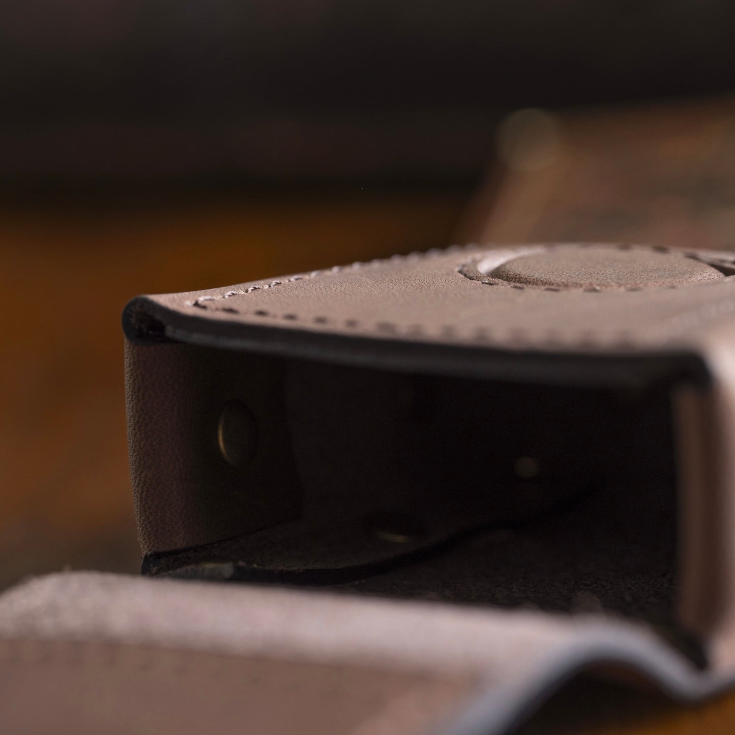 イヤホンケース「防水レザー × サステナブル」 長く使えるものを。小物から。