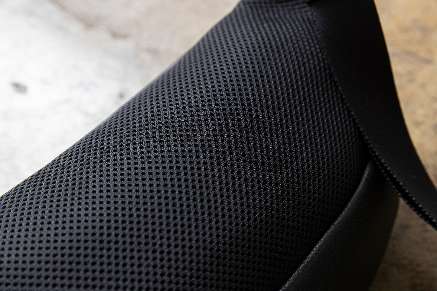 『ウエストバッグ』上質レザーでつくる、大人の贅沢。