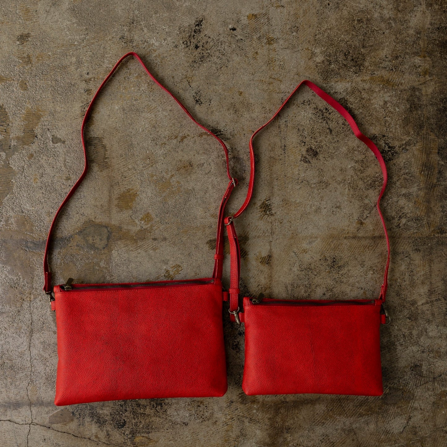 革のダイヤ「黒桟革ショルダーバッグ」（戦国時代から続くレザー）