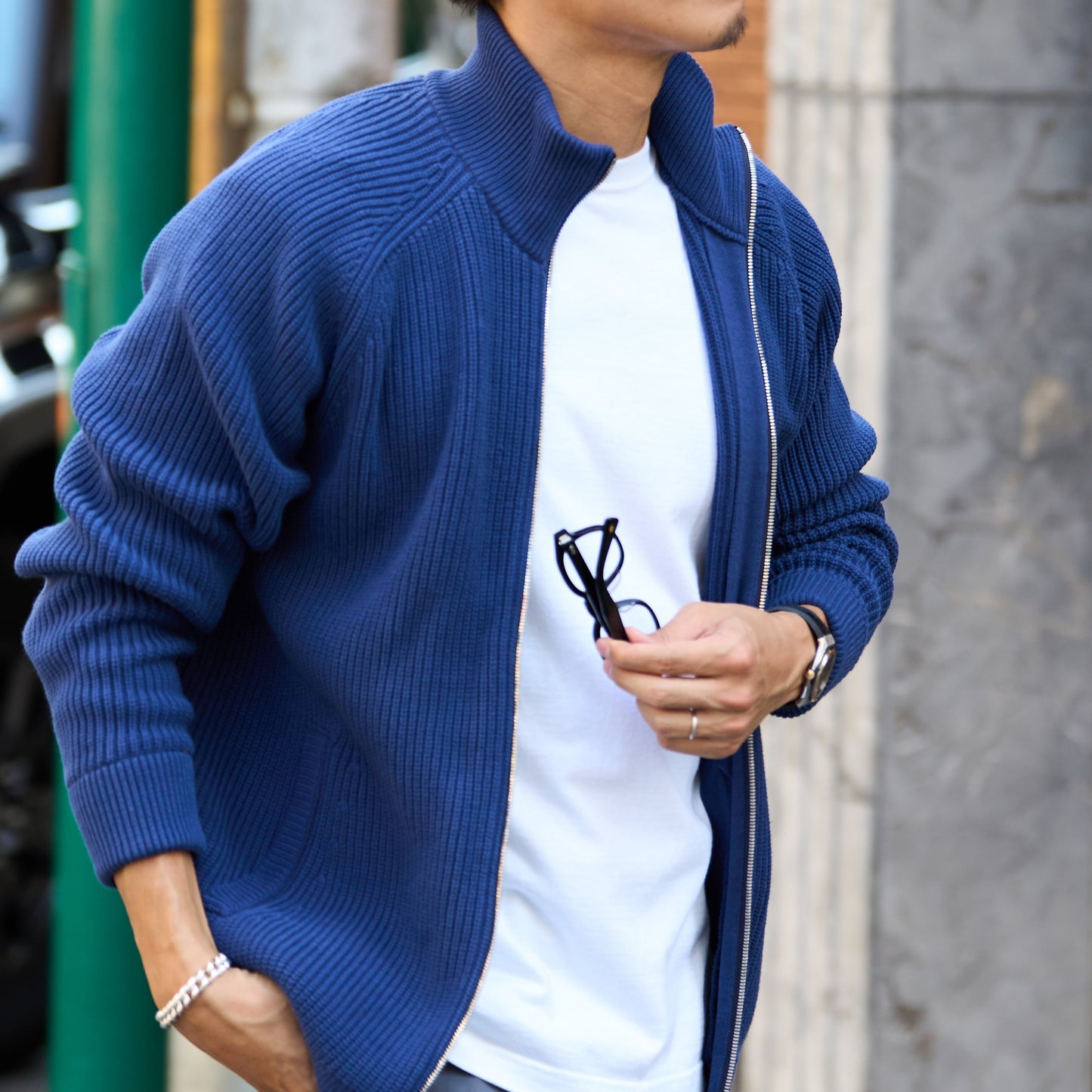 休日のOFFも、仕事のONも。大人の「ドライバーズニット」